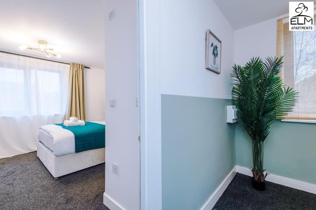 Cozy 1 Bedroom Apartment, Prime Location , Free Parking Manchester Bagian luar foto