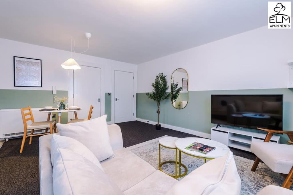 Cozy 1 Bedroom Apartment, Prime Location , Free Parking Manchester Bagian luar foto