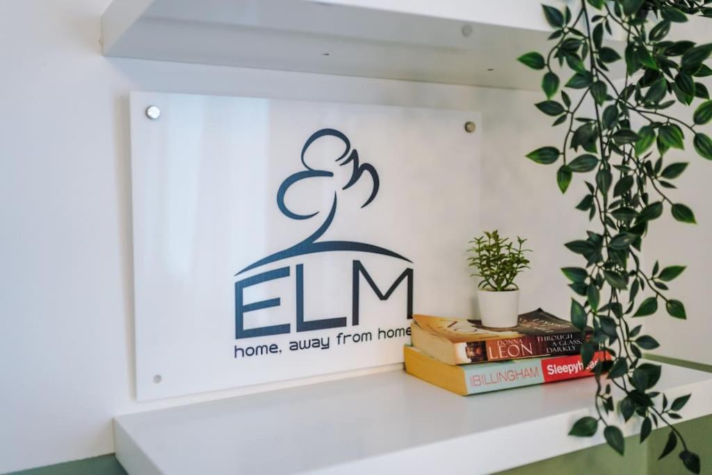 Cozy 1 Bedroom Apartment, Prime Location , Free Parking Manchester Bagian luar foto