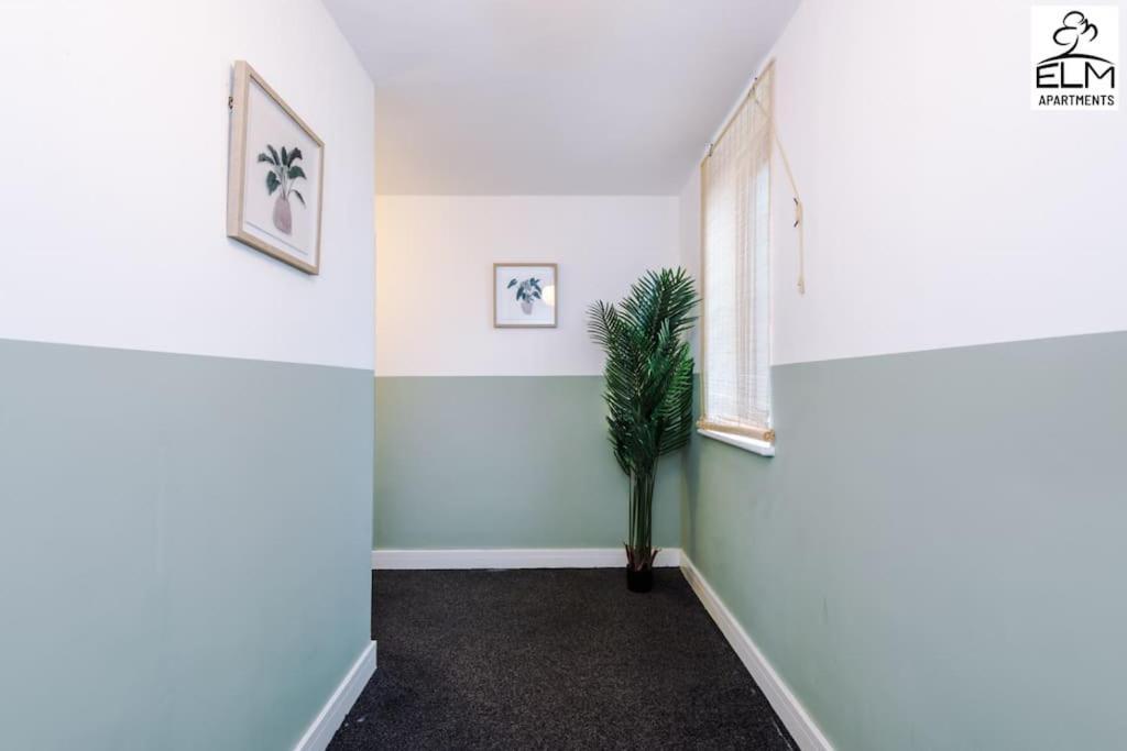 Cozy 1 Bedroom Apartment, Prime Location , Free Parking Manchester Bagian luar foto