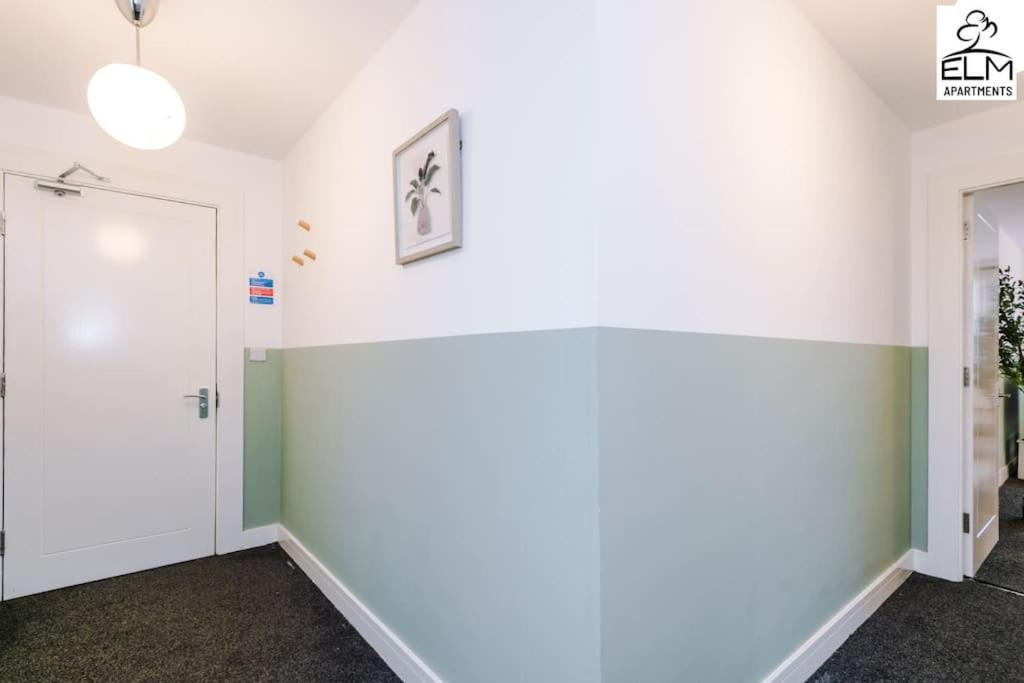 Cozy 1 Bedroom Apartment, Prime Location , Free Parking Manchester Bagian luar foto