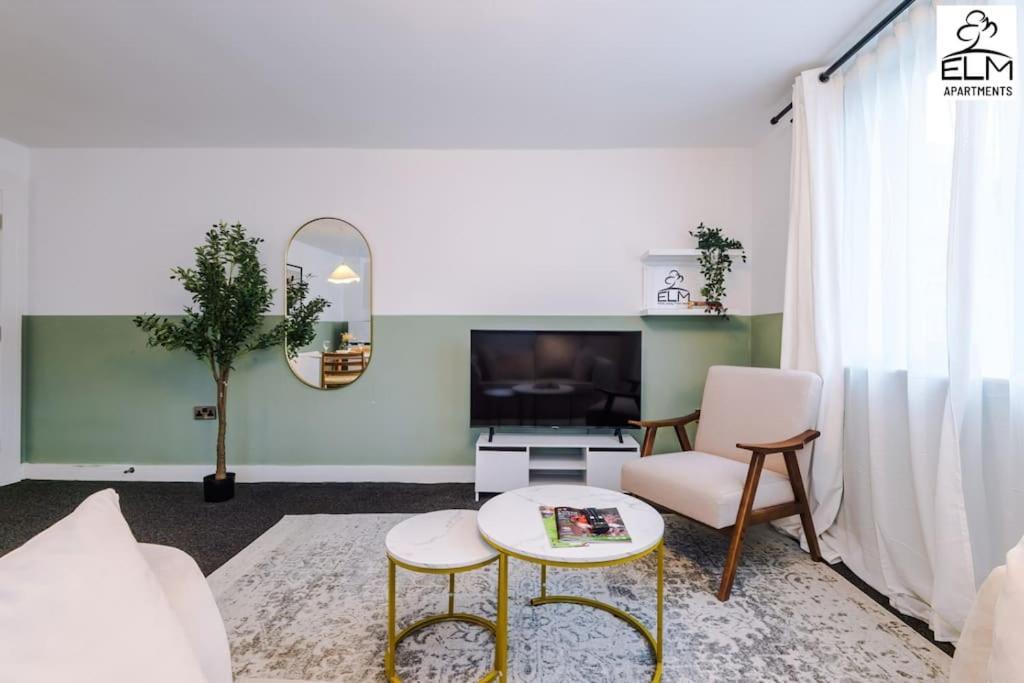 Cozy 1 Bedroom Apartment, Prime Location , Free Parking Manchester Bagian luar foto