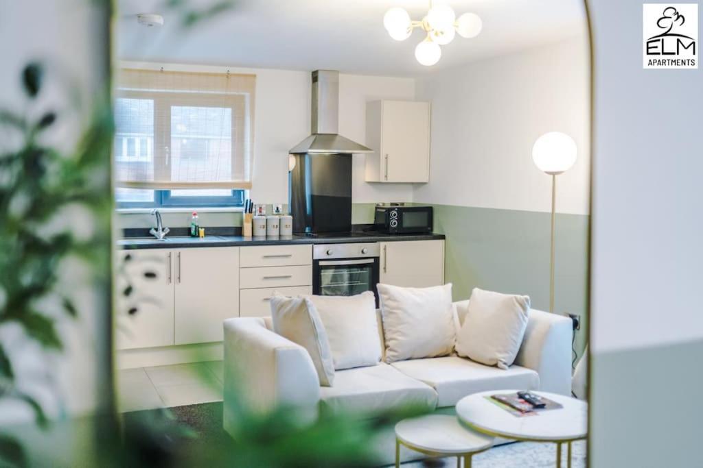 Cozy 1 Bedroom Apartment, Prime Location , Free Parking Manchester Bagian luar foto